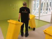 Погрузочные работы в медицинском центре