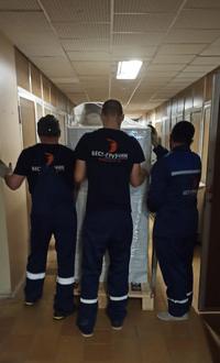 Выгрузка лабораторного оборудования нашими грузчиками