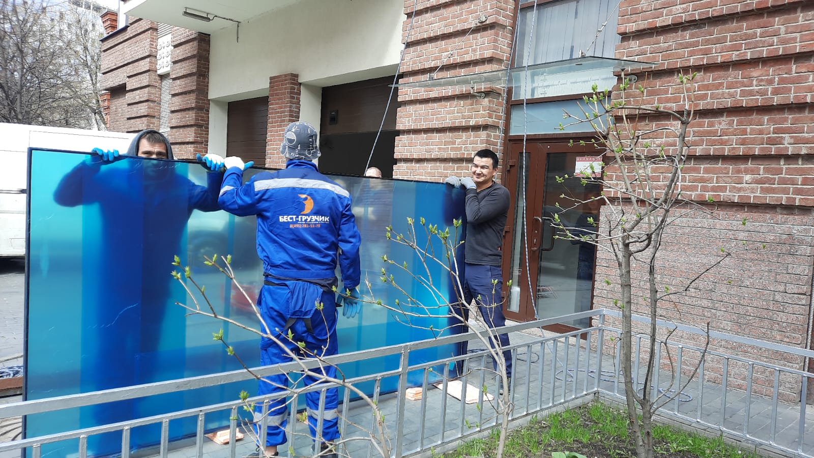 Фотоотчет - подъем стеклопакета Бест-грузчиками 28.04.2022 Фотоотчет - подъем стеклопакета Бест-грузчиками 28.04.2022