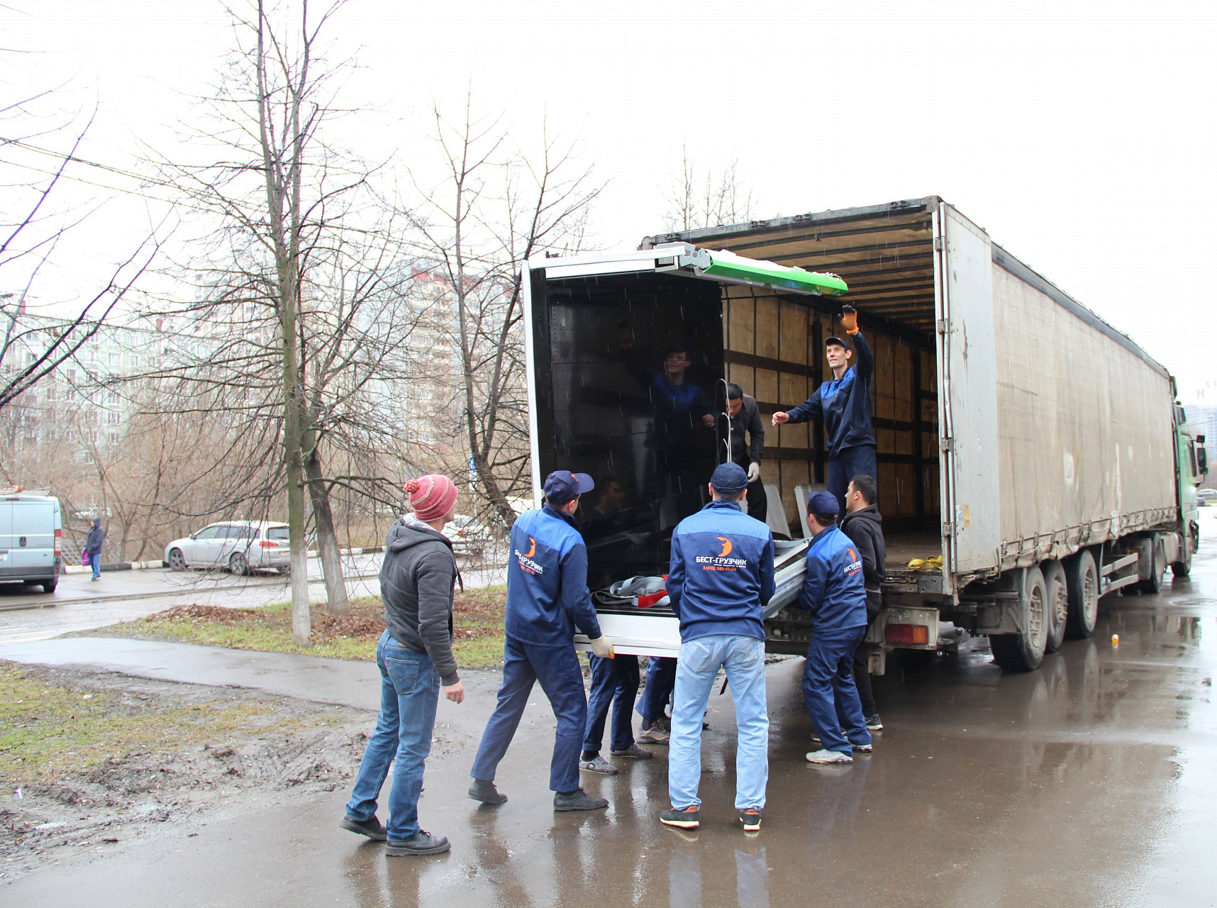 Грузчики на Молодёжной
