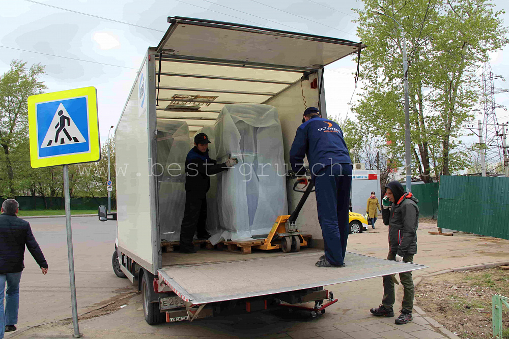 Наши грузчики работают - разгружают РЖД терминалы, 11.05.2017 