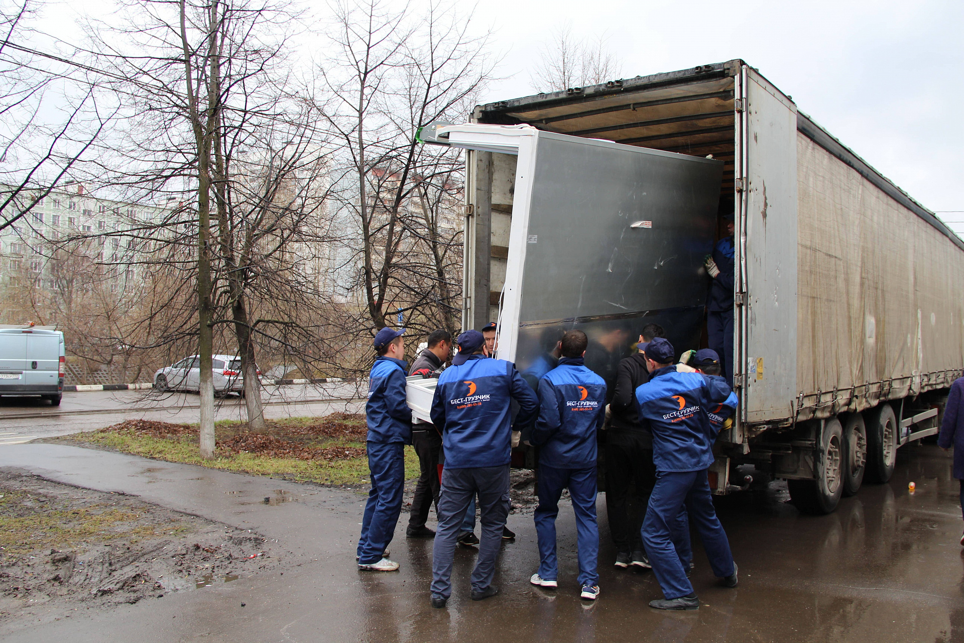 Грузчики на ВДНХ